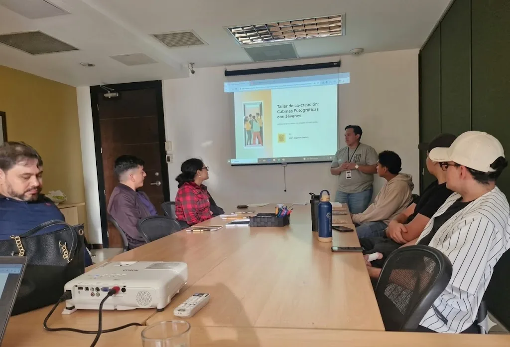 Taller de cocreación de ATAR con jóvenes para escuchar sus experiencias